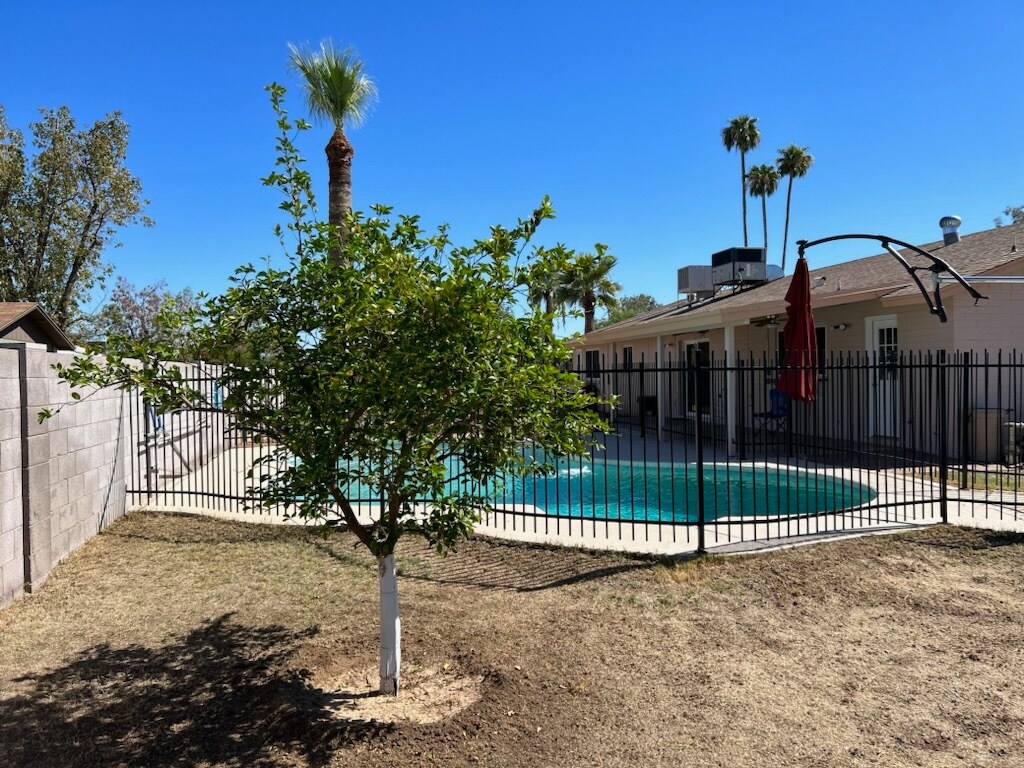 Building Photo - 3808 W Malapai Dr