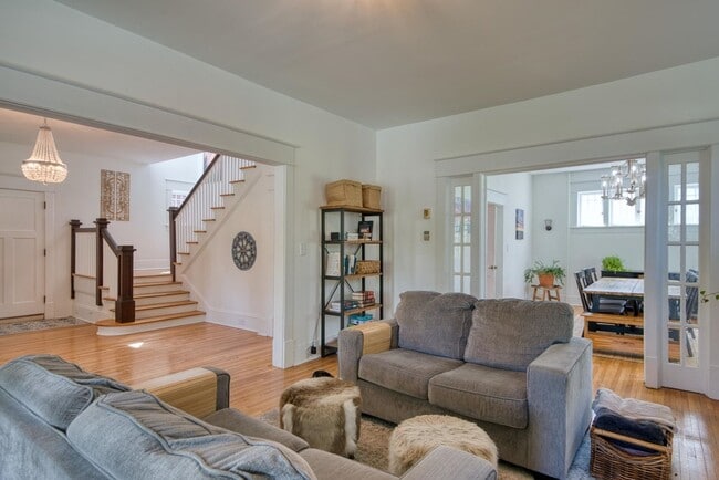 Building Photo - Spacious Living in a Prime Christiansburg Location