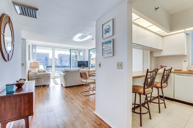 Building Photo - 1109 Gulf of Mexico Dr