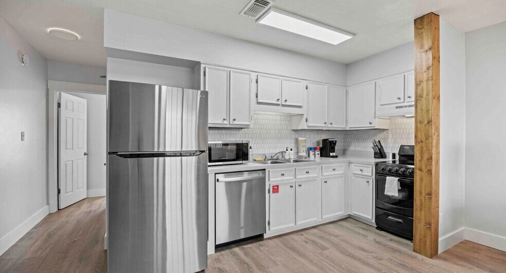 Building Photo - 312 Bream Ave