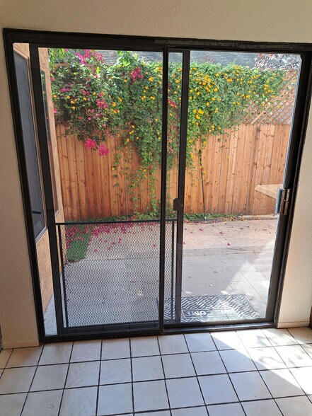 Building Photo - 2286 Pacific Ave