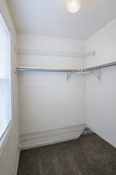 Building Photo - 83 Brookfield Rd