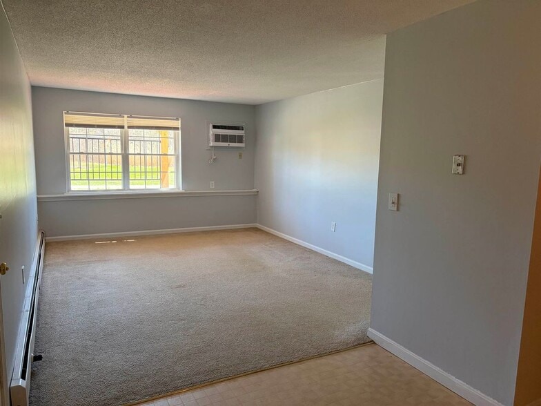 Building Photo - 804 White Cedar Blvd