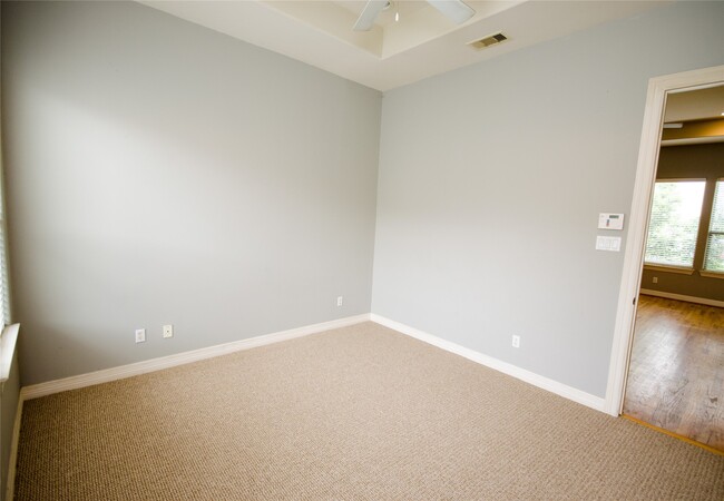 Building Photo - 3802 Center Plaza Dr