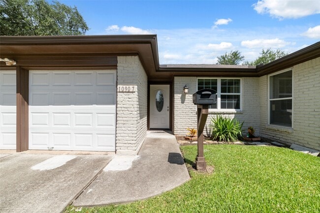 Building Photo - 10907 Sageleaf Ln