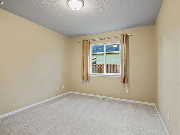 Building Photo - "Charming 3-Bed Oasis in Monmouth with Cozy Fireplace & Stylish Furnishings!"