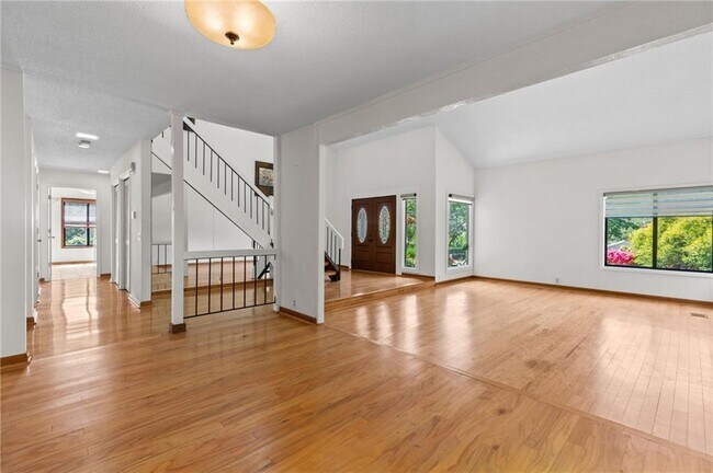 Building Photo - 890 Muirfield Ridge NE