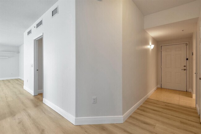 Building Photo - 2421 NE 65th St