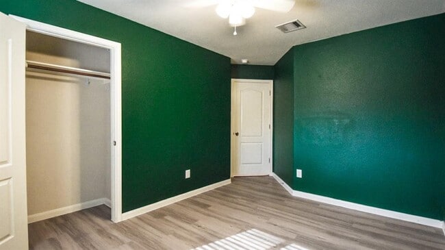 Building Photo - 502 Hidden Brook Ln