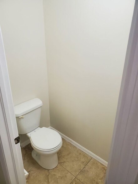 Building Photo - Greenbriar Location!  3 bedroom 2 bath 2 car garage!