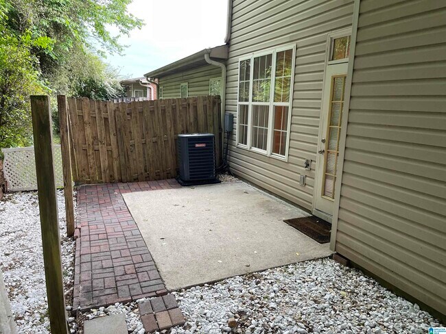 Building Photo - 156 Hayesbury Ct