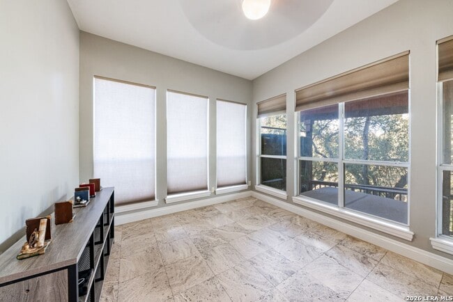 Building Photo - Charming Home Awaits: Spacious & Modern Living in a Prime Location