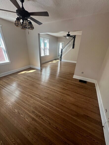 Building Photo - 908 Porter St