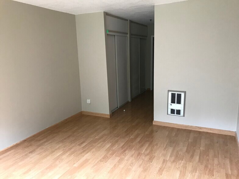 Building Photo - 555 Pierce St