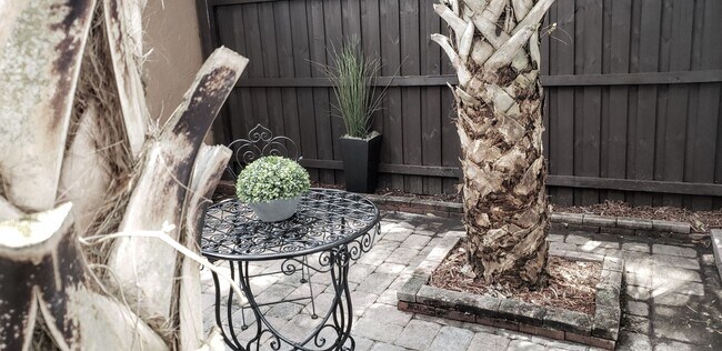 Building Photo - Beautiful  Furnished 1/1 condo x Rent  in Winter Park Next to Full Sail University !