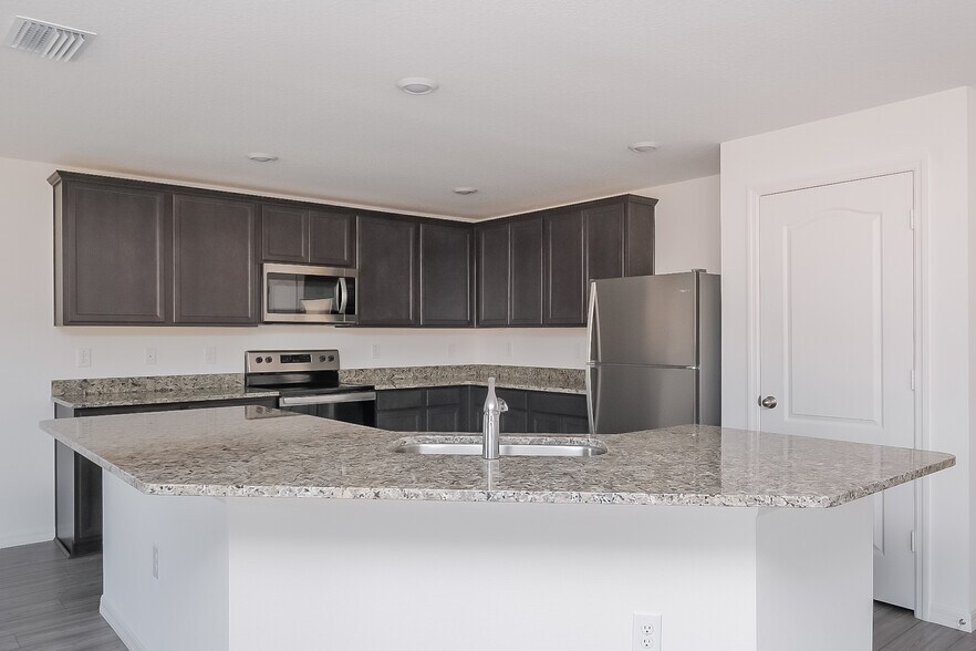 Building Photo - 8825 Southern Charm Cir