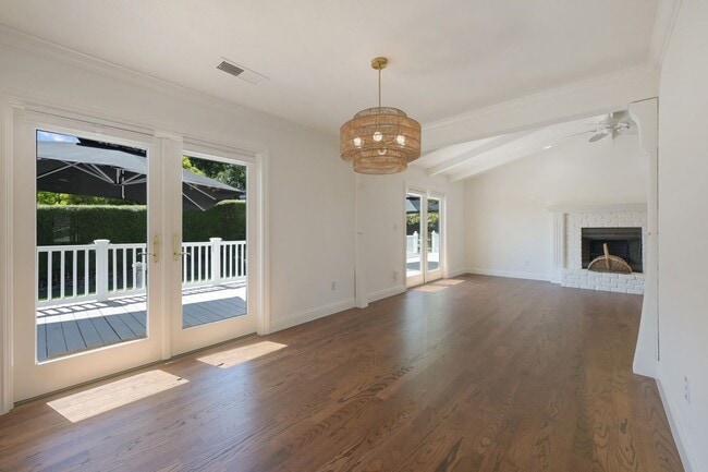 Building Photo - 5 Santa Victoria Ct