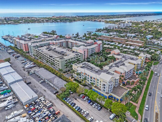 Building Photo - 802 W Windward Way