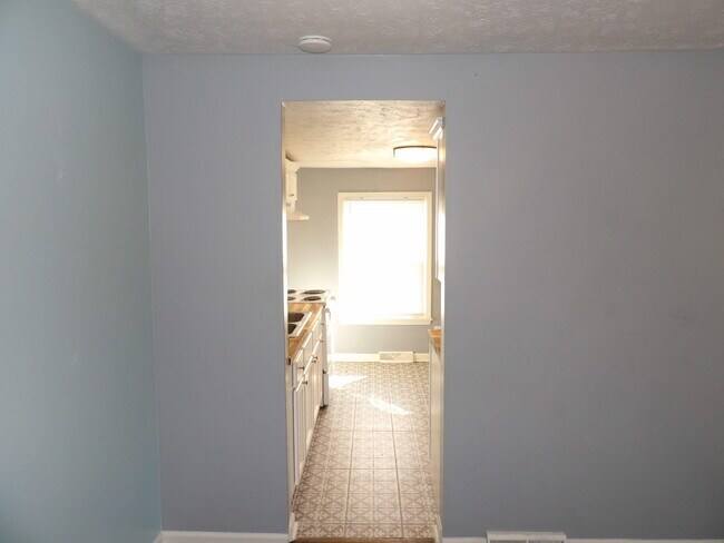 Building Photo - 604 Taylor Ave