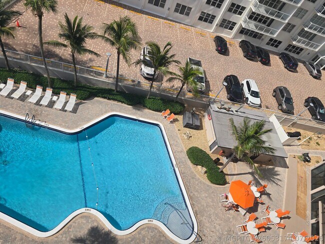 Building Photo - 3800 Galt Ocean Dr