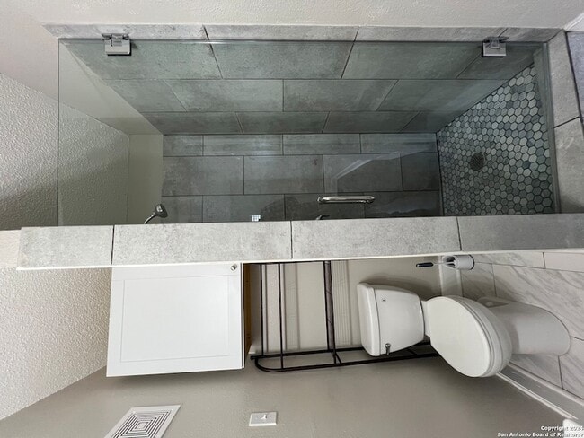 Building Photo - 825 W Russell Pl