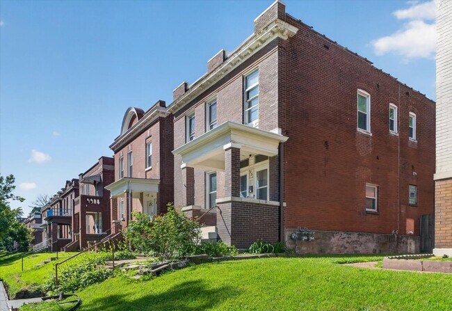 Building Photo - 736 Dover Pl