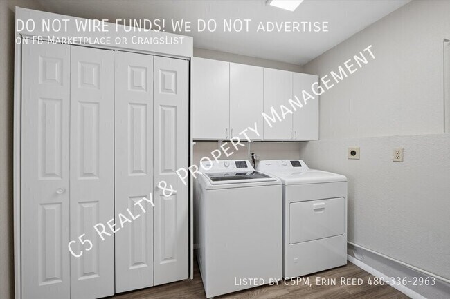 Building Photo - 1418 W 7th Pl