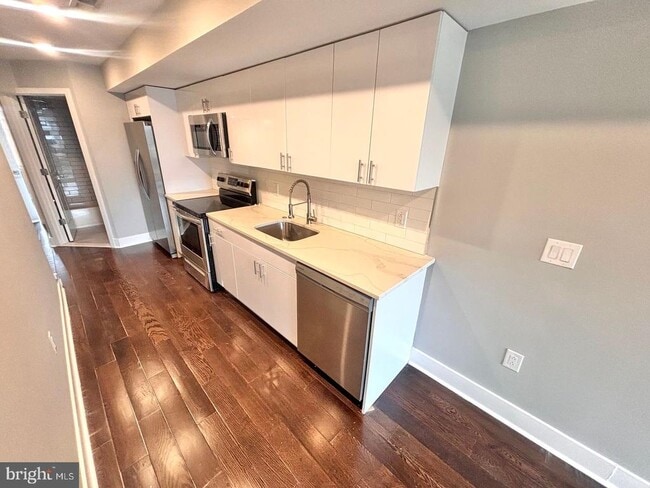 Building Photo - 3255 Ridge Ave