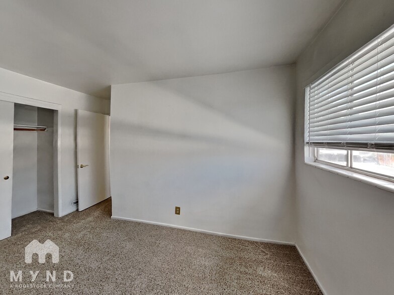 Building Photo - 6 Smithridge Park