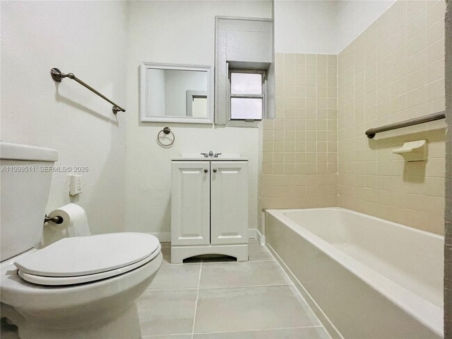 Building Photo - 442 SW 10th Ave