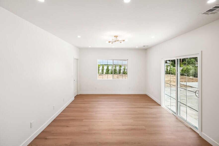 Primary Suite | Bedroom #1 - 4702 Kraft Ave
