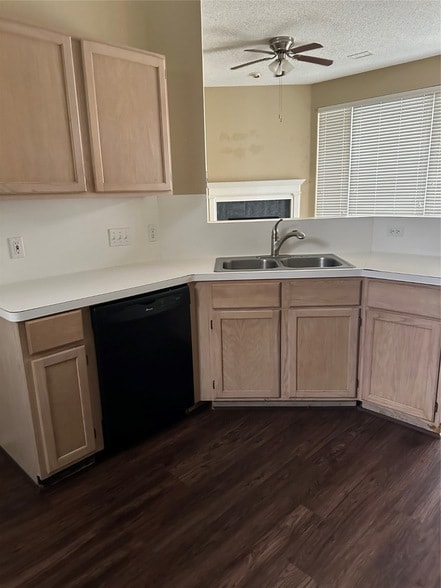 Building Photo - 2604 Crystal Falls Dr