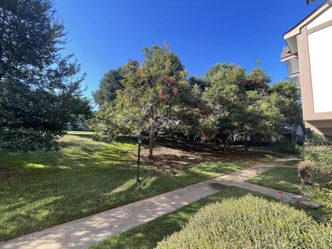 Building Photo - 292 Westview Terrace