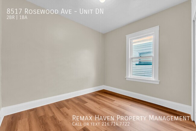 Building Photo - 8517 Rosewood Ave