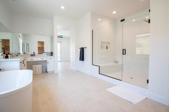 Building Photo - 57535 Cherrywood Pl