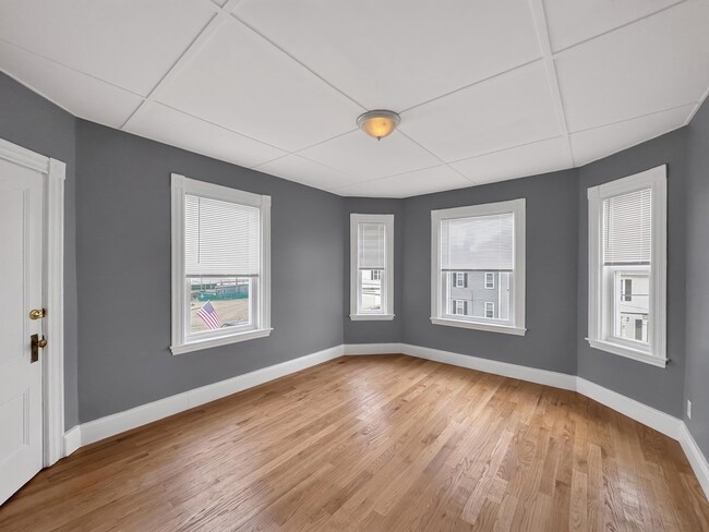 Building Photo - 70 Holbrook Ave