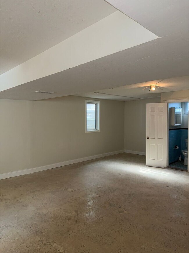 Building Photo - Charming 3-Bedroom Home in Silver Spring