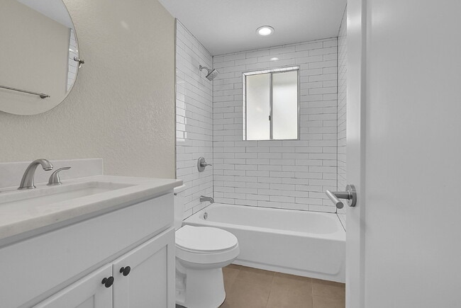 Building Photo - $3,195.00, 4 bed, 3 bath located in Arvada.