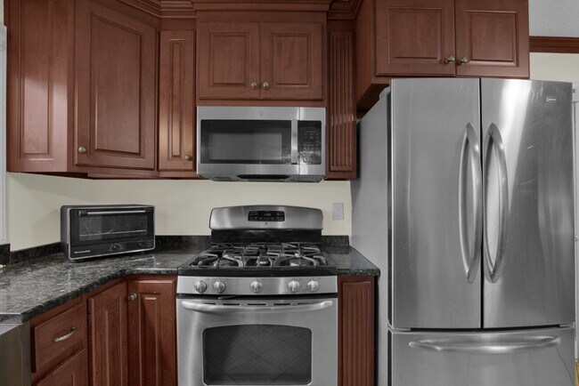 Building Photo - Huntington Park Home