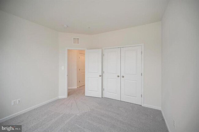 Building Photo - 255 Aspen Rd