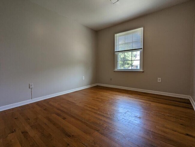 Building Photo - 400 Riverside Dr