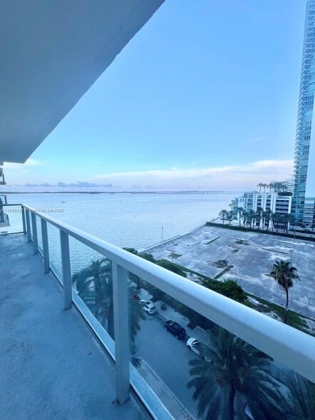 Building Photo - 1155 Brickell Bay Dr