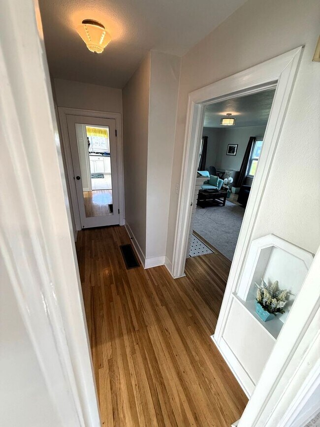 Building Photo - Peterson, D