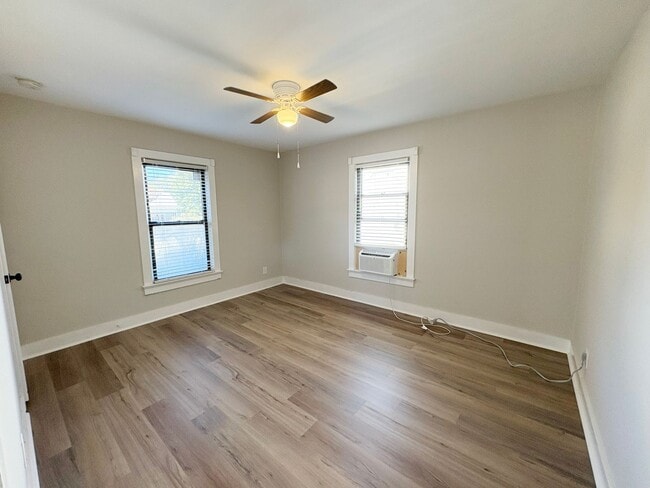 Building Photo - 2 Bedroom and 1 Bath Home