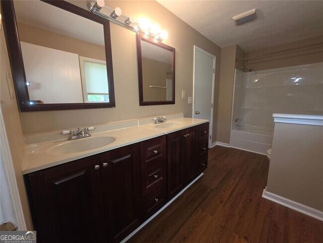 Building Photo - 220 Tuscarora Trail