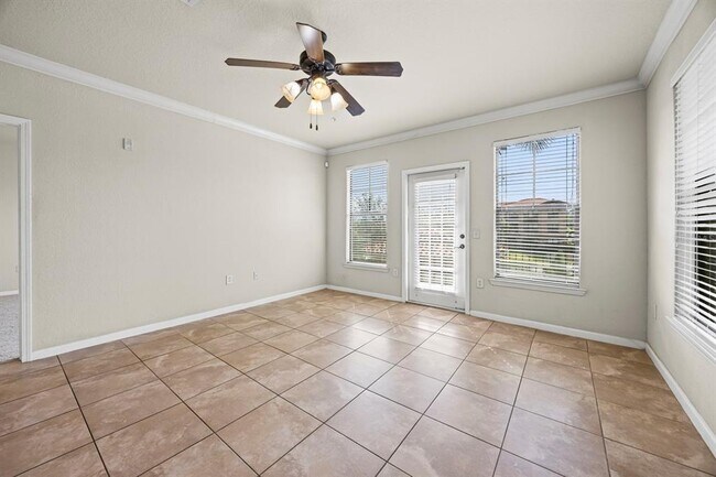 Building Photo - 903 Charo Pkwy