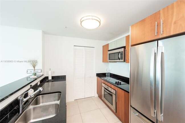 Building Photo - 300 S Biscayne Blvd