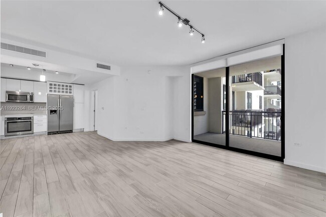 Primary Photo - 999 SW 1st Ave