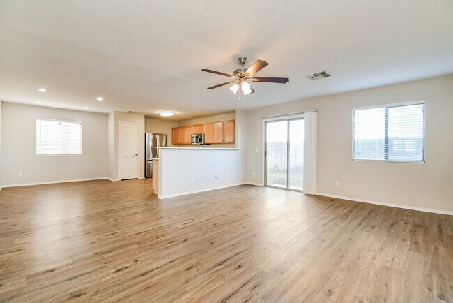 Building Photo - 2552 E Meadow Lark Way