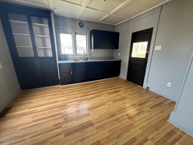 Building Photo - 3 bedrooms house